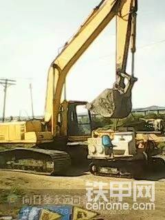 20012年在內(nèi)蒙古牙克石修鐵路，由于關(guān)系加上年代挖機(jī)少臺班四萬五一個月那時司機(jī)才四千塊錢，現(xiàn)在司機(jī)一個月9000還得求著挖機(jī)臺班360一個月才三萬多