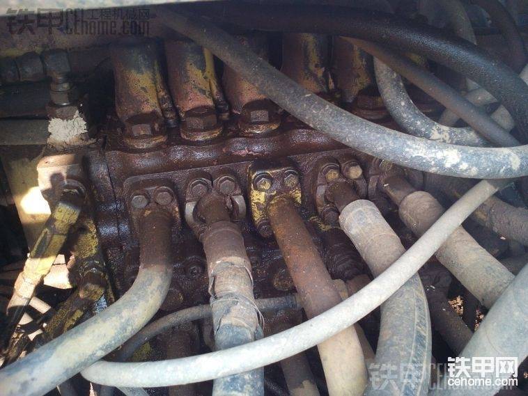 在我手里換過兩次多路閥油封，洗閥桿