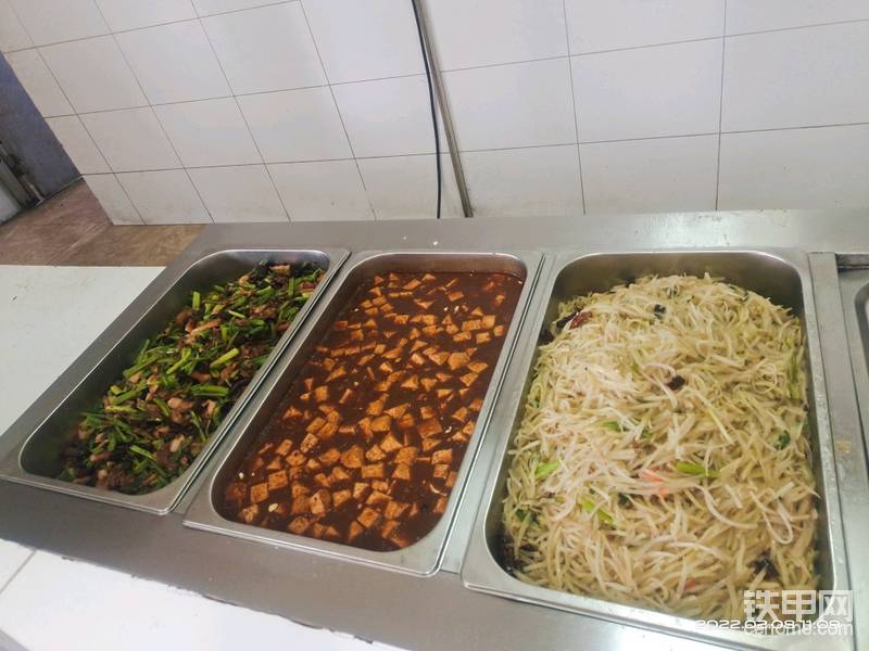 芹菜炒肉，麻婆豆腐，土豆絲