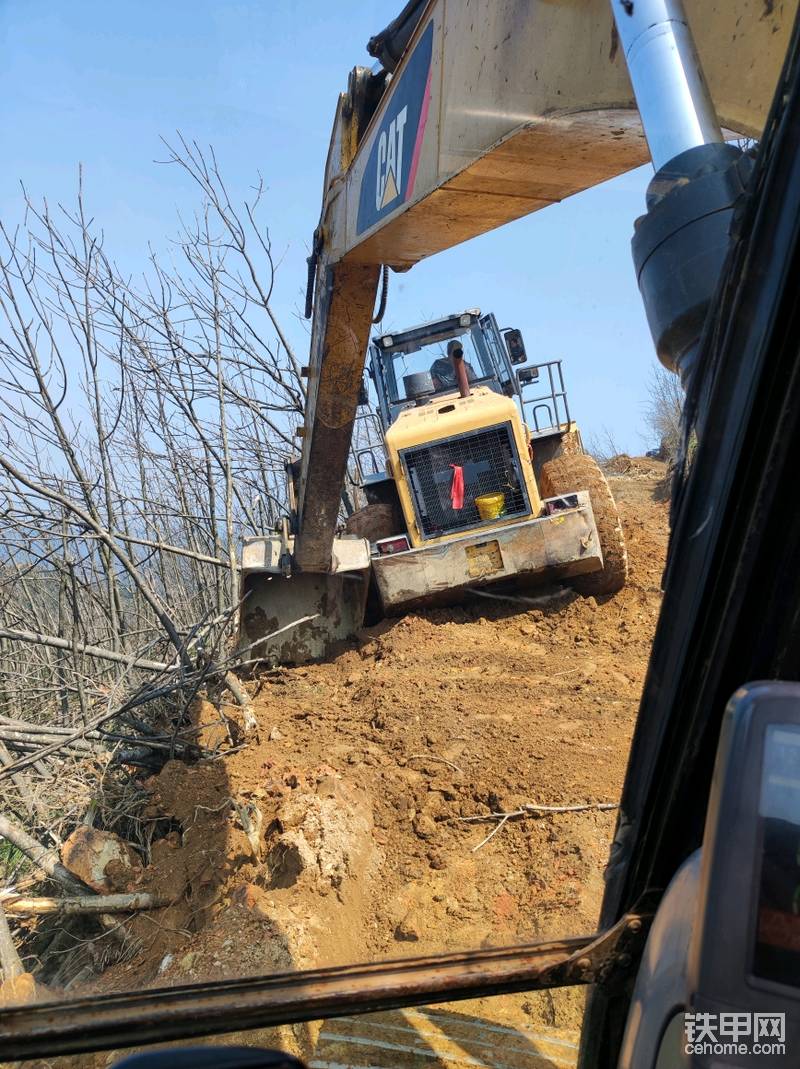 幫它頂住避免滑下去