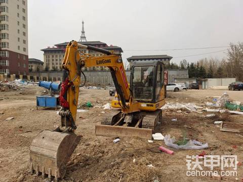 出租60挖掘机  包天包月茶水管够
17