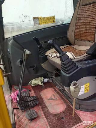 開了馬上十年的挖掘機(jī)，沒開過小挖。現(xiàn)在接