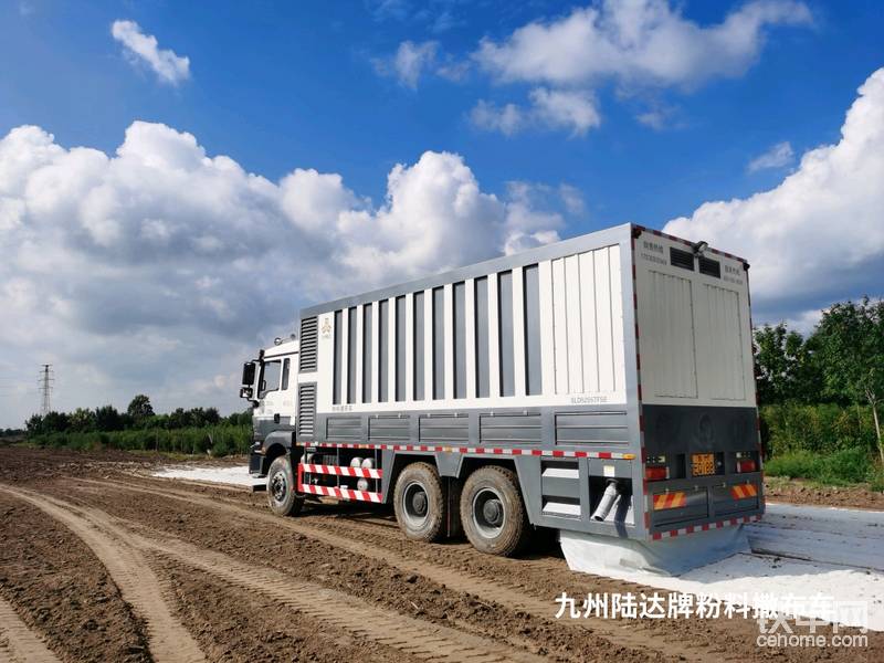 九州陆达粉料撒布车助力道路施工建设-帖子图片