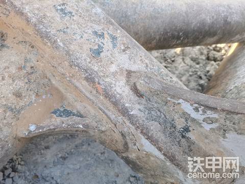 現(xiàn)代挖機(jī)脆弱，垃圾