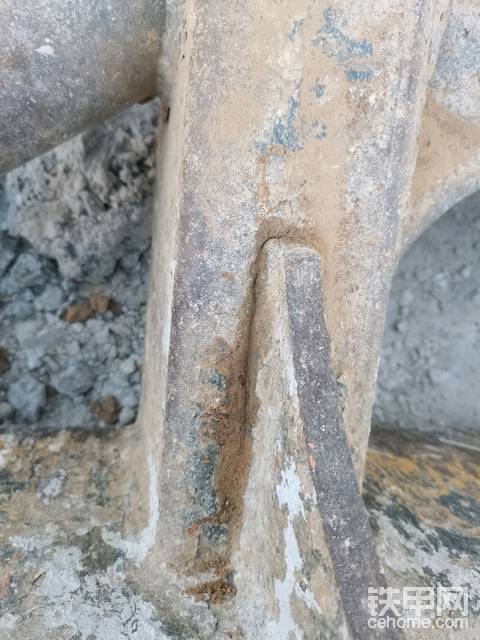 現(xiàn)代挖機(jī)脆弱，垃圾