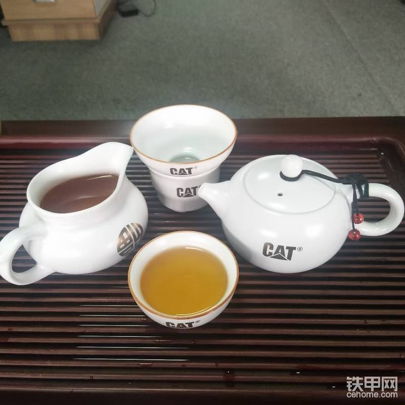 月下饮茶，念卿天涯。毛毛虫茶具，应景生情！