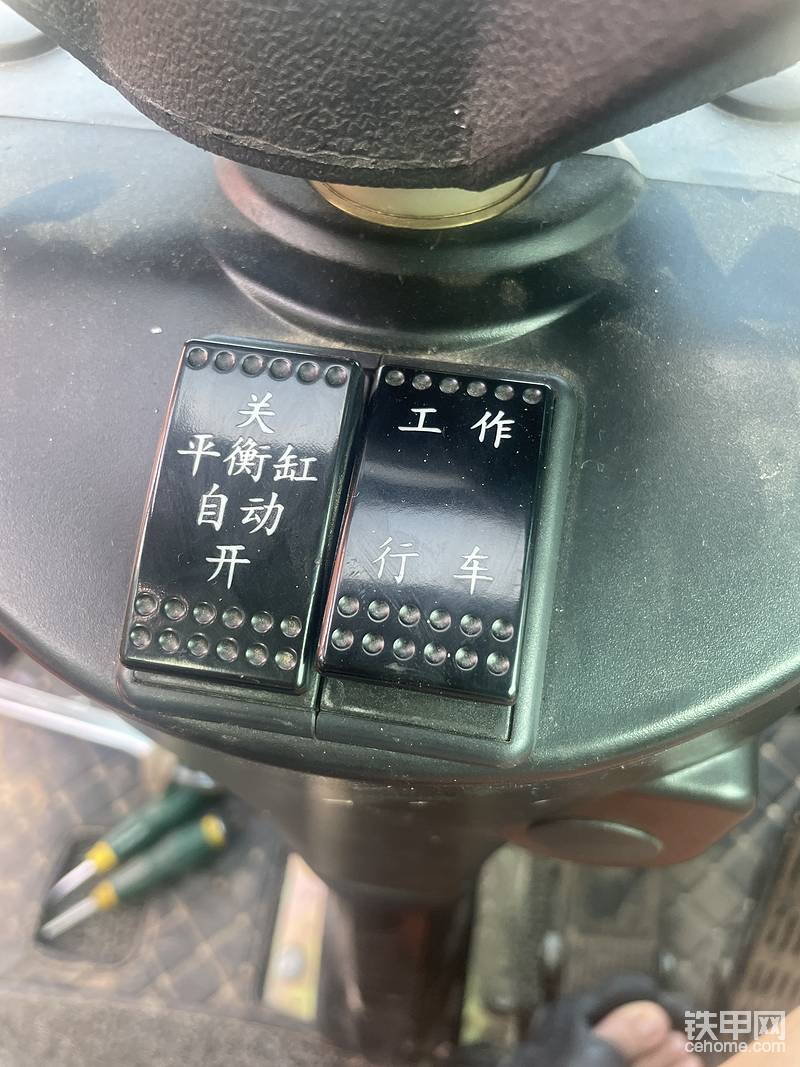 這個(gè)功能挺好，自動平衡油缸！