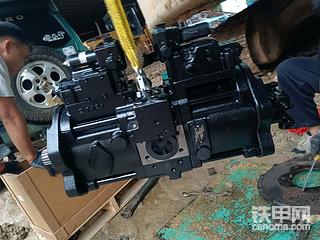 神鋼350超8液壓泵泵膽壞了直接換總成，不修了