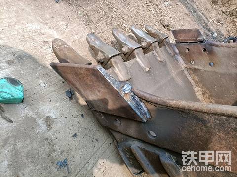 日立70挖机掉链条