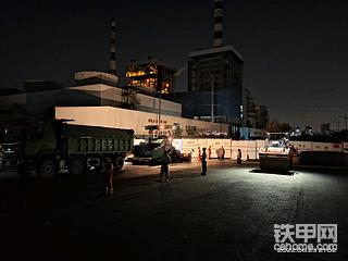 夜里凉快，不怕黑暗，心中有太阳照。