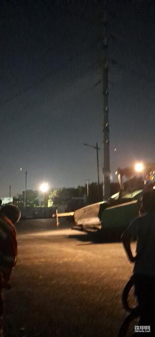 夜里凉快，不怕黑暗，心中有太阳照。