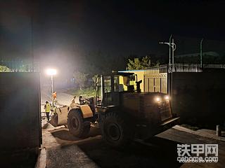 闷骚的天气热得要死的感觉。
