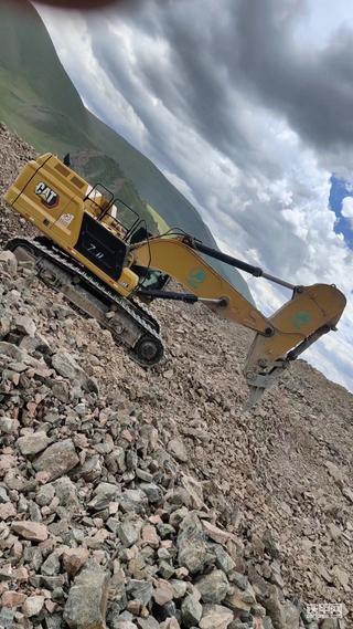 卡特彼勒349助力天山乌尉高速公路建设