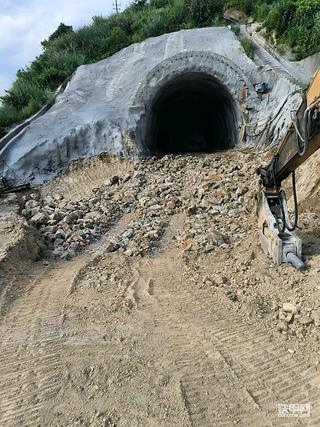 【三一225C挖机】铁路临近营业线隧道开挖日常分享系列