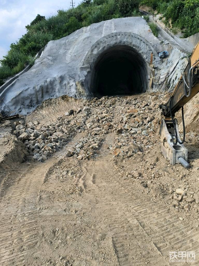 【三一225C挖機】鐵路臨近營業線隧道開挖日常分享系列-帖子圖片