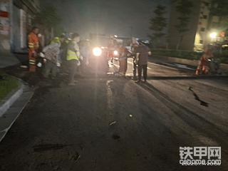 大晚上的还是那么热，温度36.8℃沥青温度140℃