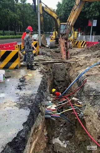 才说两句话 老板就关机了