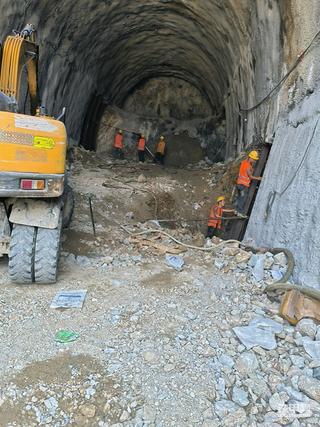铁路隧道开挖之挖仰拱
