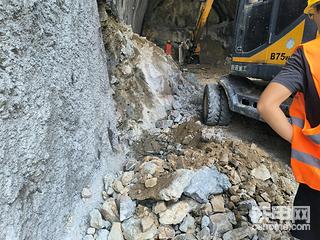 铁路隧道开挖之挖仰拱