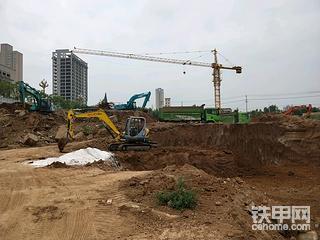 热闹的工地