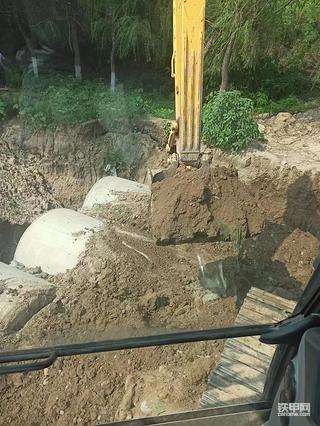 湿地拦河坝工程结束了！
