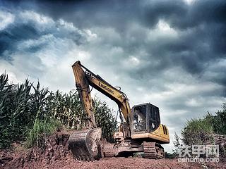 【掘地機(jī)神：異世界開端06】變身機(jī)甲拖車！