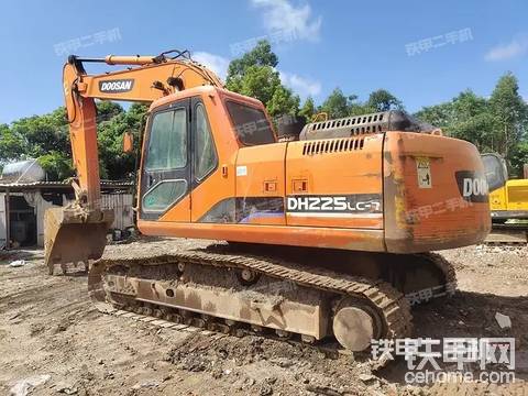 【挖掘机价格】斗山DH225LC-7成交价11万