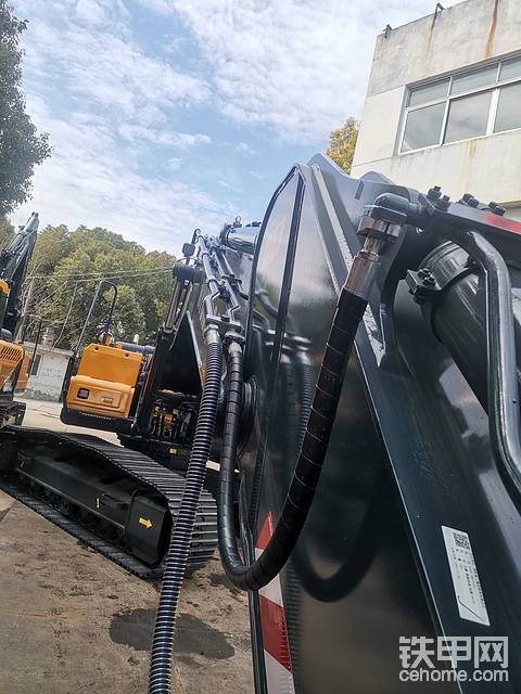 各种挖机破碎锤管路。价格低