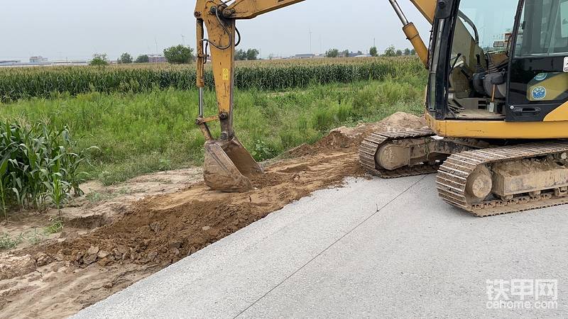 卡特在垫临时道路 