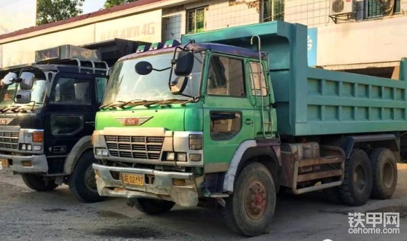 這些老舊的車型搭載著大排量V8發(fā)動機，相比起他充足的動力來說，它出奇的可靠性在重載和爛路環(huán)境中也經(jīng)受住了考驗，時至今日，身價不菲依然能在一些土石方工地里看到他的身影。