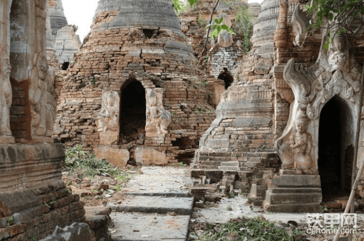 虽然近年来缅甸政府文物保护组织，也加大了对这些宝贵的古建筑的保护，
                                  但是巨额的缮修费用，使得文物保护力不从心，
                                  几年来只修复了一小部分，大多数古塔都还在长满了杂草灌木丛中，摇摇欲坠。