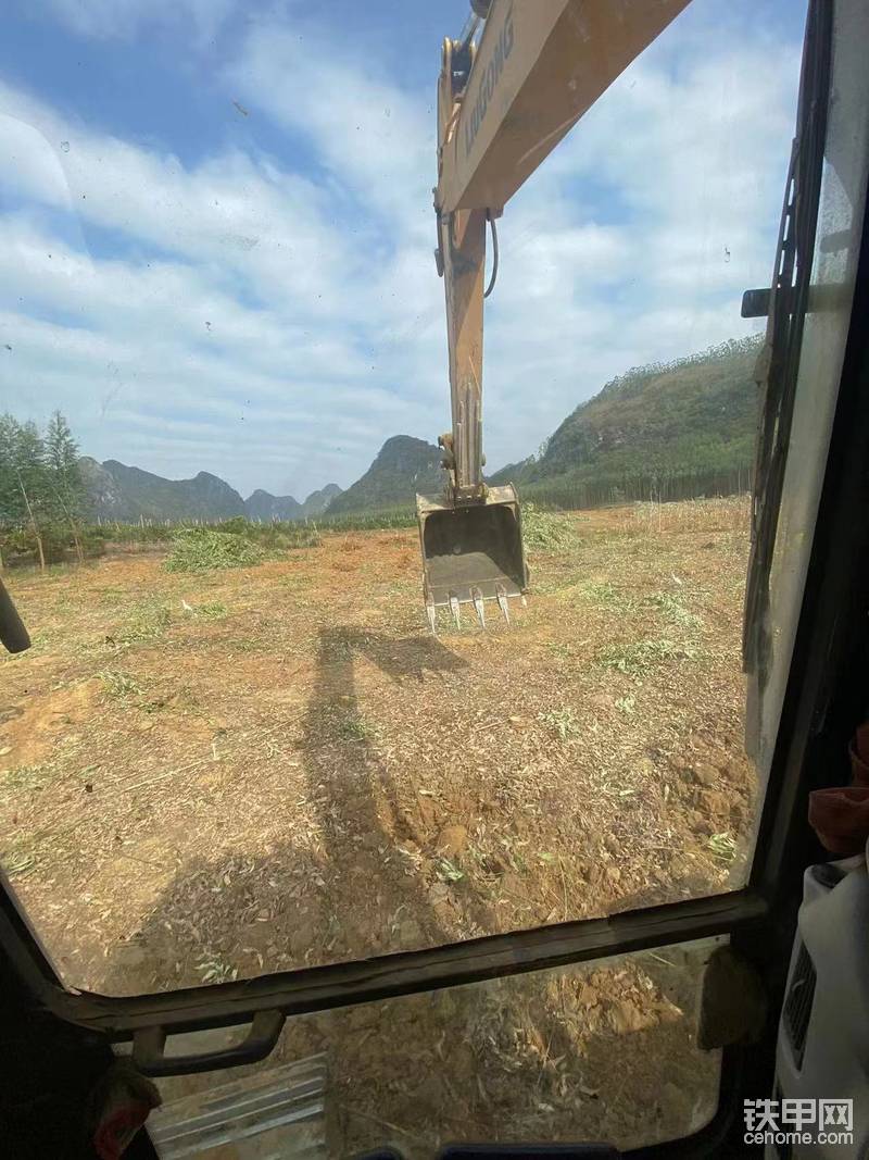 這個小土堆是墳還是地？是地只有這幾厘