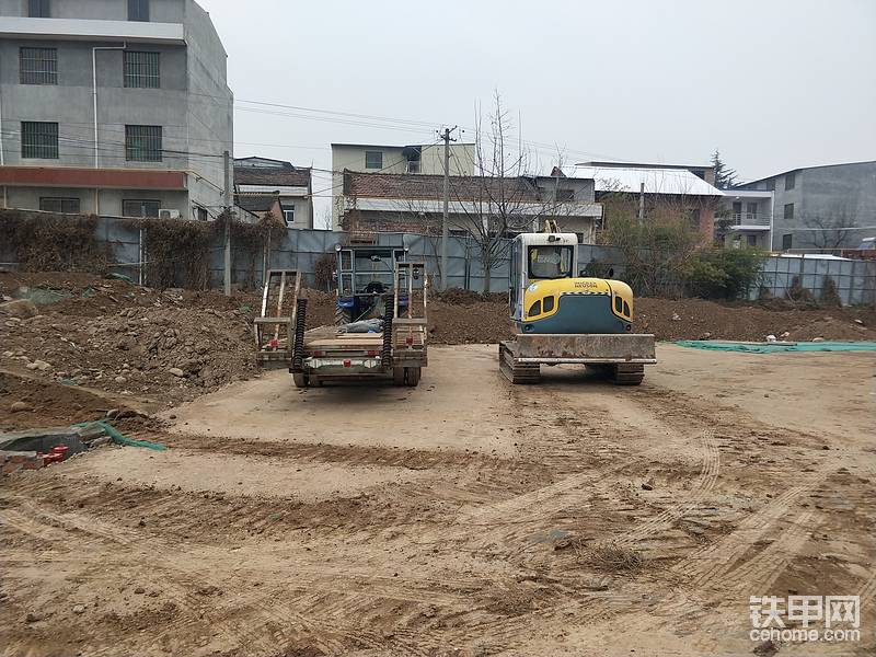 今天沒事上工地看看，檢查一下挖機(jī)，黃油槍裝滿油，準(zhǔn)備天晴了干活。-帖子圖片