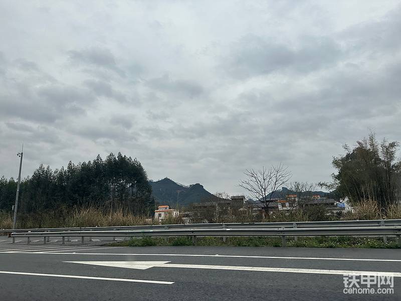 本以為這里暖和的很，結(jié)果趕上了陰天降溫。
