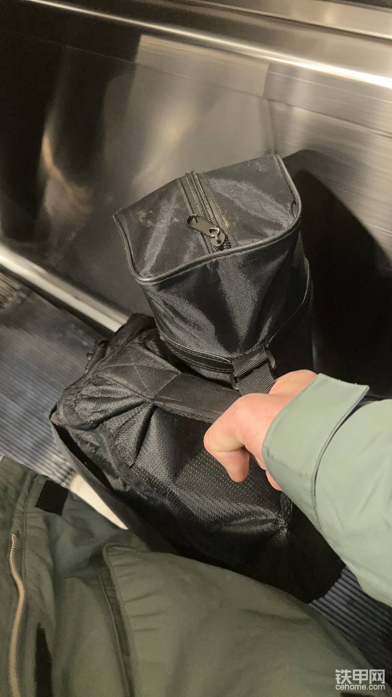 大包小包設(shè)備有點多，一路上確實沒有多余的手拍照，空姐美圖就省略了！