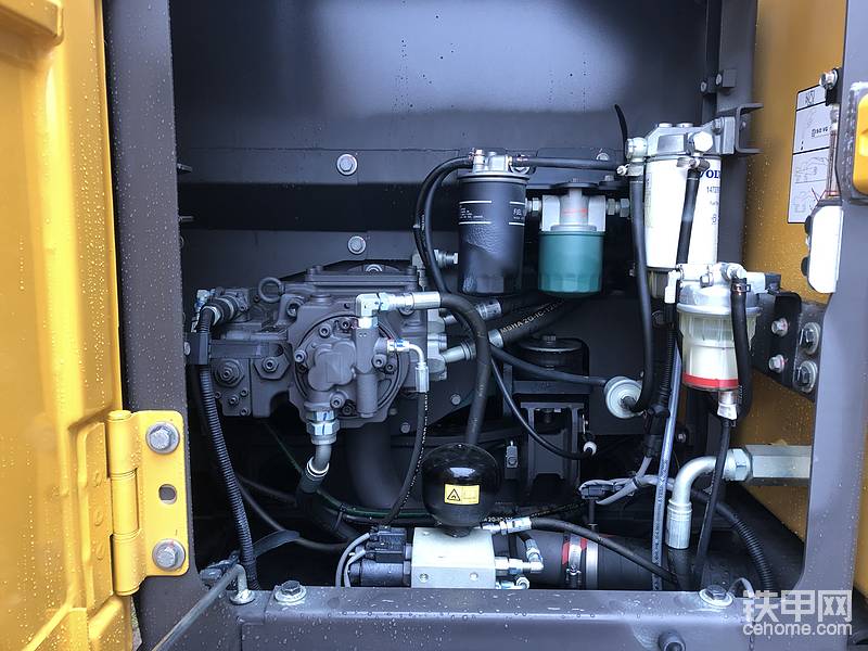 液压泵室