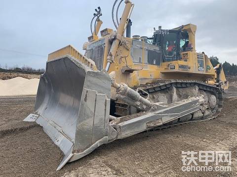 小松D475A-5履带式推土机