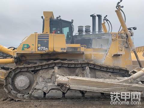 小松D475A-5履带式推土机