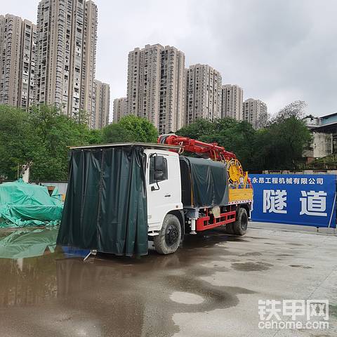 本公司有一臺(tái)五新濕噴車出售，報(bào)價(jià)55萬，