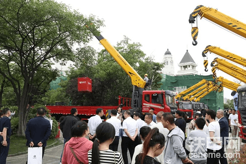 隨車吊王者，福田雷薩是否真的靠譜，市場(chǎng)說話