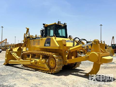 小松D155A-6履帶式推土機