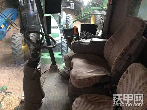 約翰迪爾S690聯(lián)合收割機(jī)