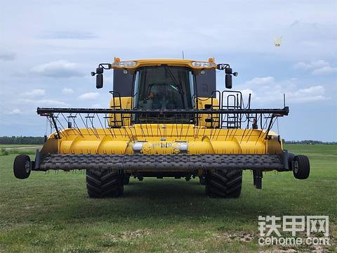 紐荷蘭CR8090聯(lián)合收割機(jī)