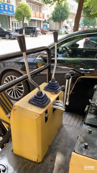 微型挖機(jī) 果園 農(nóng)場(chǎng) 家用得力助手