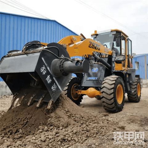 裝載機(jī)攪拌斗生產(chǎn)混凝土和砂漿更方便