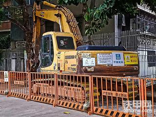 在湛江修路的小松建機