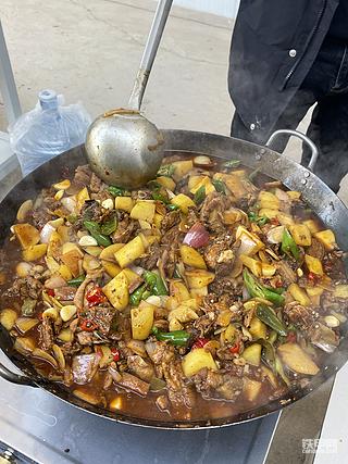 二手挖掘機行業(yè)的美食達(dá)人