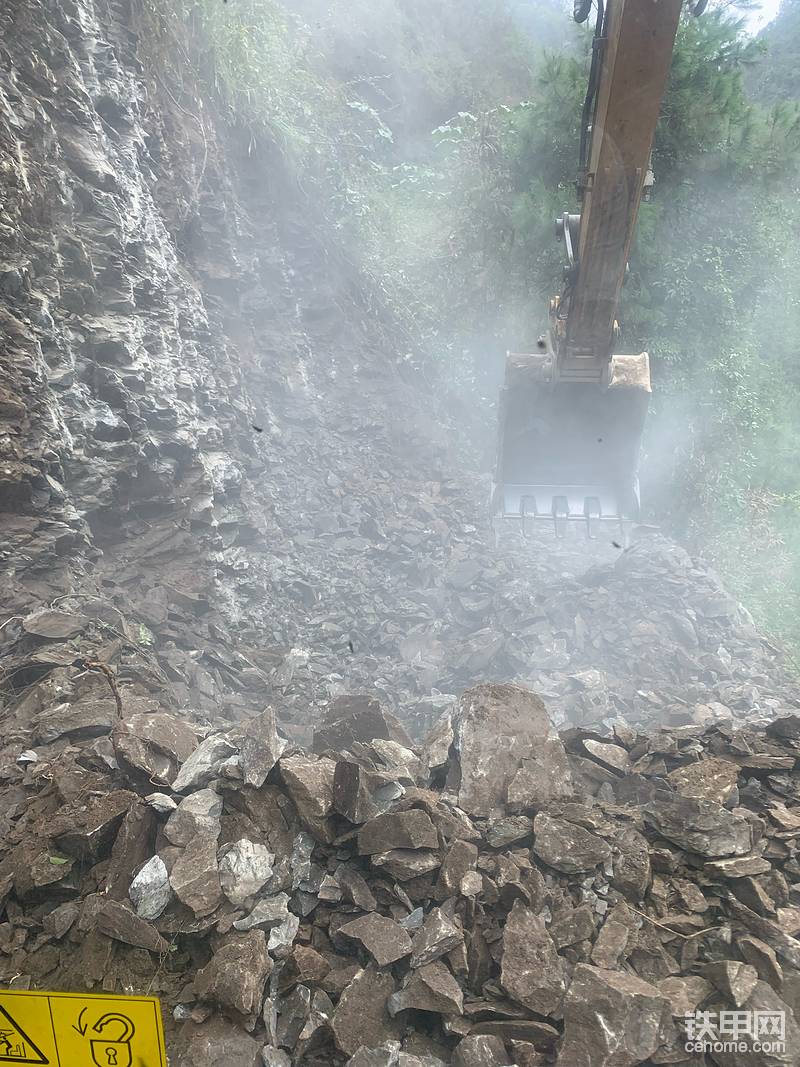 山路硬不硬你們說了算，錢難掙，屎難吃