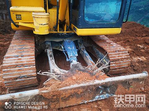 山推75濰柴發(fā)動(dòng)機(jī)。
