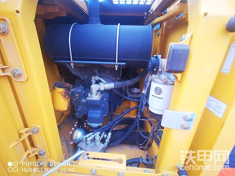 山推75濰柴發(fā)動(dòng)機(jī)。